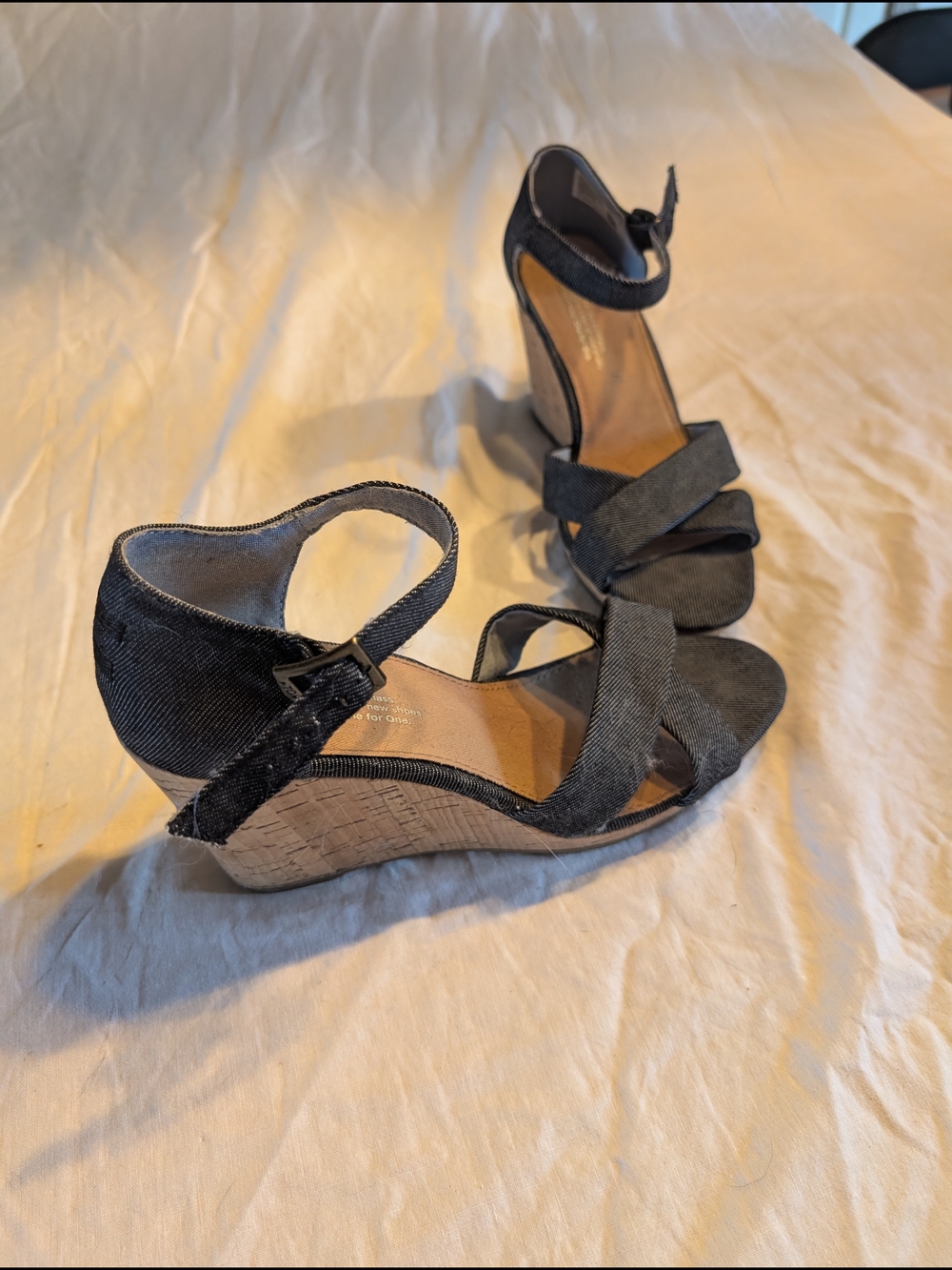 2/30$ Toms Black Fabric Wedge Sandals with Ankle Strap